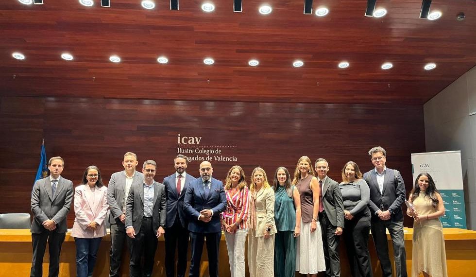 Nuria Martínez destaca las oportunidades profesionales del servicio público para los jóvenes abogados