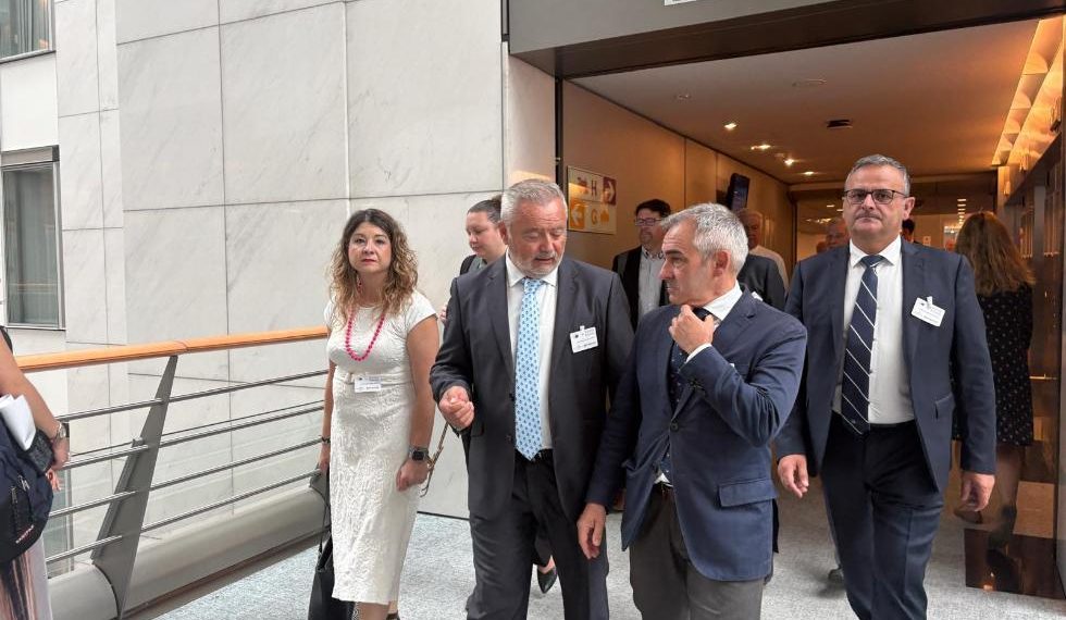 Barrachina pide en el Parlamento Europeo que las ayudas al agua premien a los territorios más eficientes