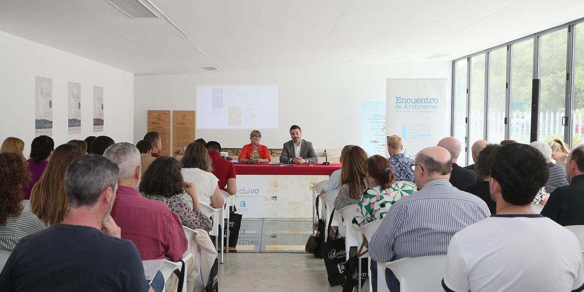 Un centenar de técnicos se reúne en el Encuentro de Archiveros de la provincia de Alicante