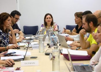 Educación redistribuye más de 1.200 docentes para reforzar la atención en las aulas
