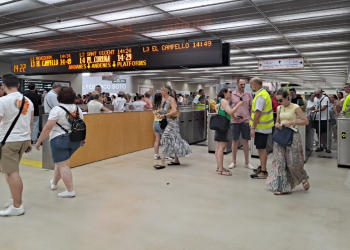 TRAM d’Alacant supera los 454.000 viajeros durante los cinco principales días de las Hogueras