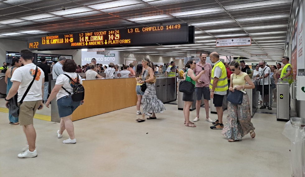 TRAM d’Alacant supera los 454.000 viajeros durante los cinco principales días de las Hogueras
