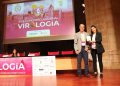 La investigadora de la CEU UCH Sara Landeras recibe el Premio Viróloga Junior