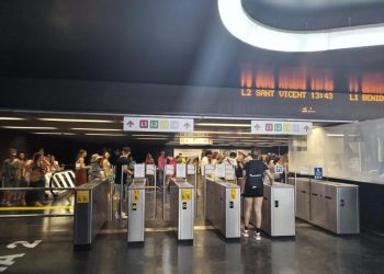 El TRAM de Alicante refuerza su servicio nocturno por los fuegos artificiales