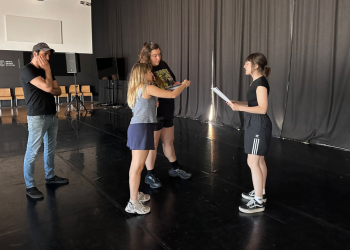 El Rialto acoge las lecturas dramatizadas de ‘Yo rime el convite contigo’, la nueva obra de Xavo Giménez