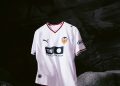 El Valencia CF estrena el Rojo Torino en su nueva camiseta para la despedida de Mestalla