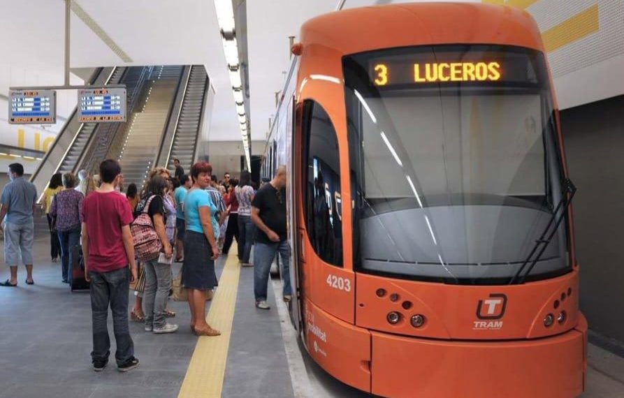 FGV alcanza un acuerdo con los sindicatos y cancela los paros en Metrovalencia y TRAM