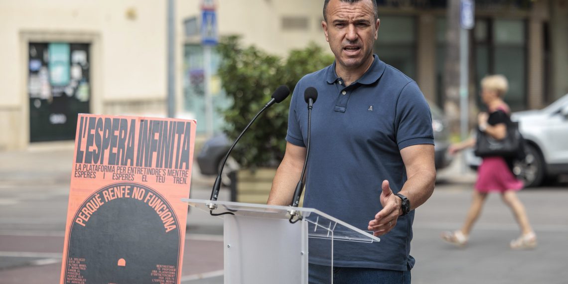 Mompó denuncia que el Gobierno ha condenado a los valencianos a «una espera infinita» y lanza una campaña provincial para exigir un servicio de Cercanías digno