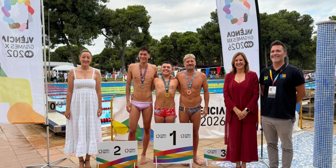 Catalá visita las pruebas de natación de los Gay Games XII Valencia 2026
