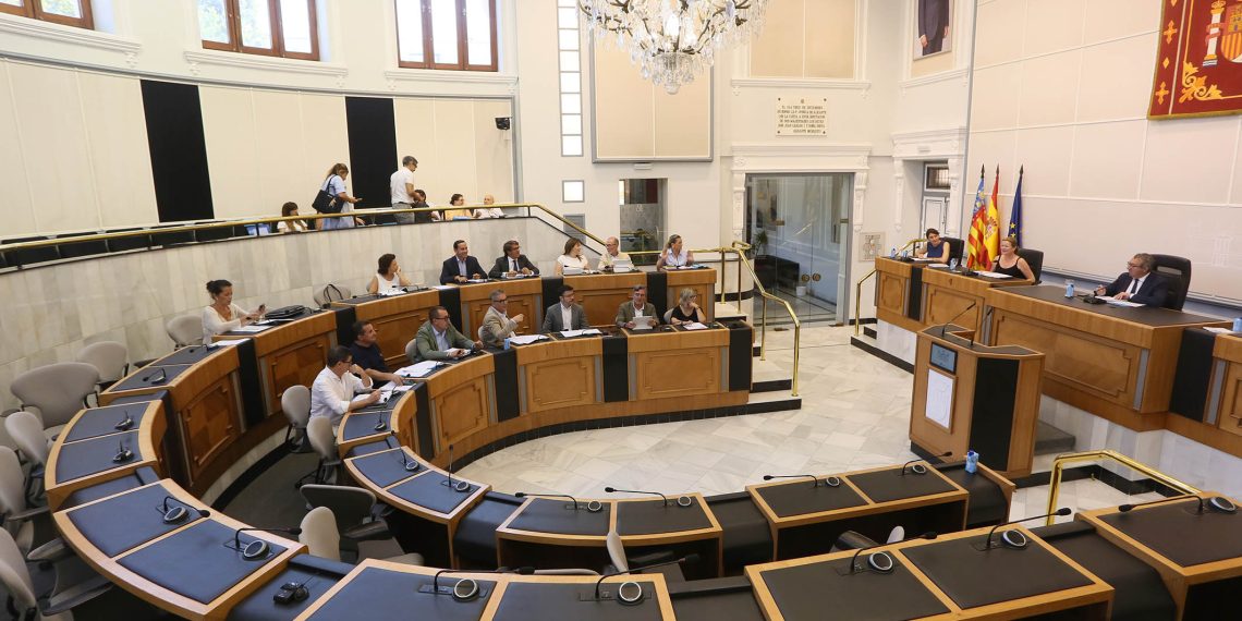 PSPV y Compromís abandonan el pleno de la Diputación de Alicante antes de finalizar la sesión