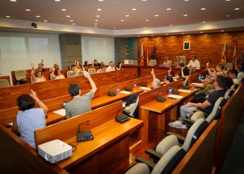 Torrent moviliza 8,3 millones para climatizar colegios, reforzar servicios y reducir deuda