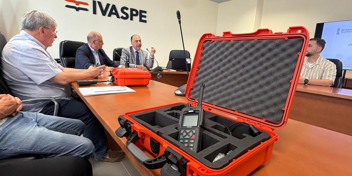 La Generalitat instruye a técnicos locales en las redes Comdes para agilizar la conexión con Emergencias