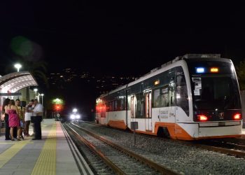 El TRAM d’Alacant estrena este viernes el servicio nocturno del Tramnochador para los fines de semana de verano