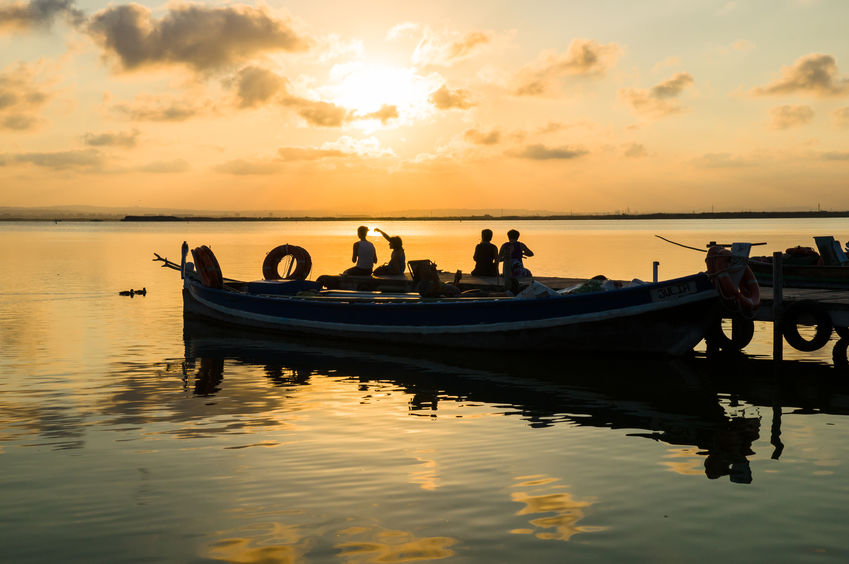 La Generalitat impulsa la electrificación de las barcas tradicionales de l’Albufera, El Hondo y Las Salinas