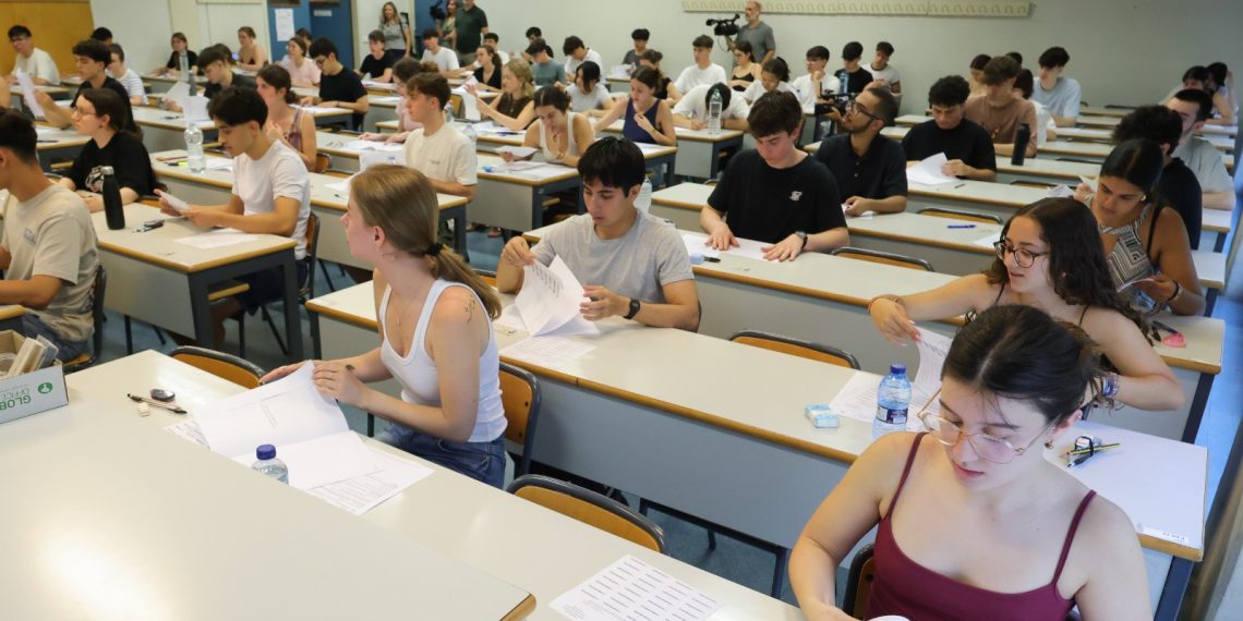 Los grados universitarios con notas de corte más altas bajan hasta 0,373 puntos
