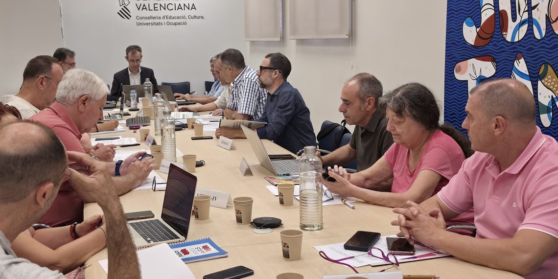 Generalitat, sindicatos y patronales sellan un nuevo preacuerdo para reforzar la enseñanza concertada