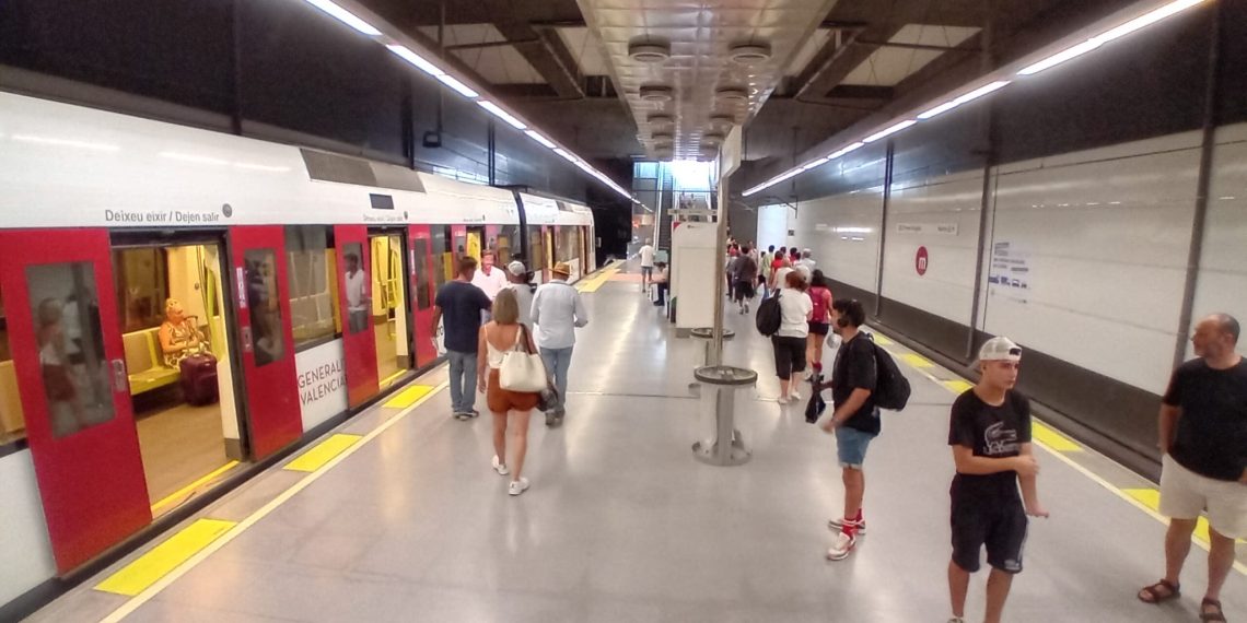 Metrovalencia amplía el servicio nocturno por la Batalla de Flores y el cierre de la Gran Fira de Juliol