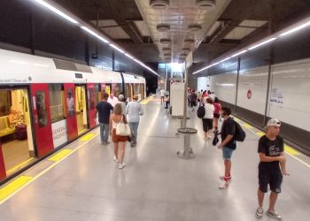 Metrovalencia amplía el servicio nocturno por la Batalla de Flores y el cierre de la Gran Fira de Juliol