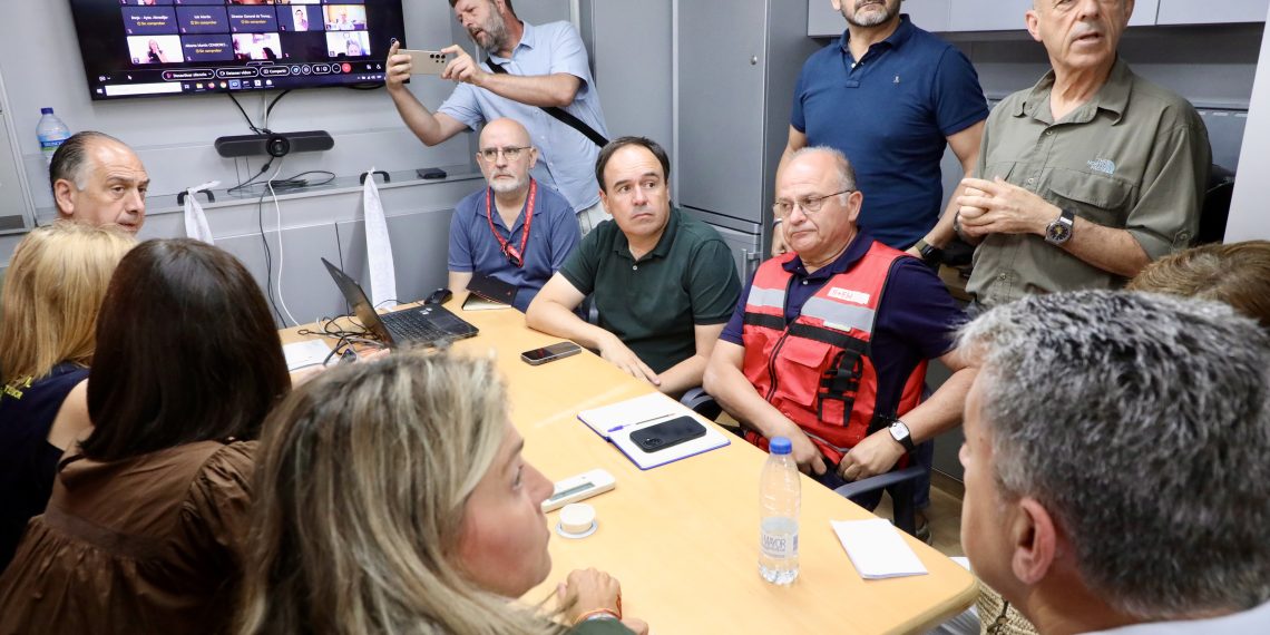 La Generalitat levanta evacuaciones en seis municipios afectados por el incendio de Vall d’Uxó y mantiene otras por seguridad