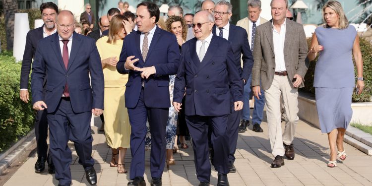Pérez Llorca anuncia un fondo extraordinario inminente para climatizar los colegios al inicio de curso
