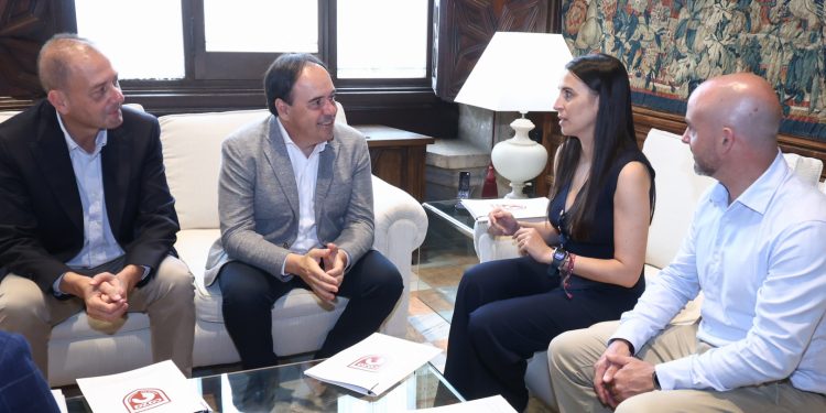 Pérez Llorca anuncia una nueva reducción de las tasas de caza para aliviar la carga administrativa y económica