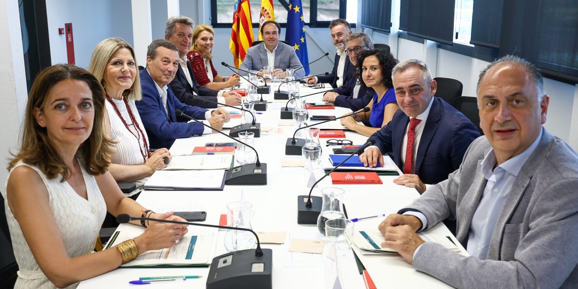 Pérez Llorca preside el Pleno del Consell en La Nucía durante el 321 aniversario de su fundación