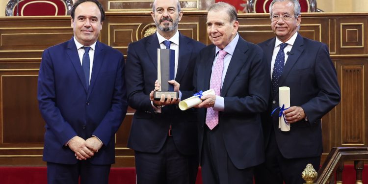 Pérez Llorca ensalza los valores de libertad, convivencia, unidad y concordia compartidos por Broseta, González y Machado
