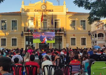 La Pobla de Farnals instalará una pantalla gigante para seguir la final del Mundial y ofrecerá autobús gratuito a la playa