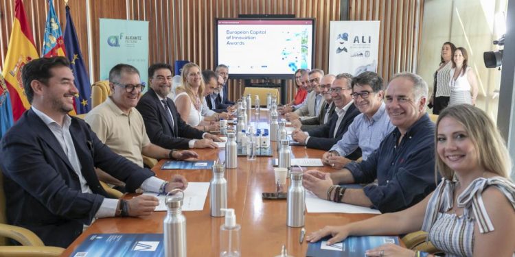 Alicante refuerza su candidatura a Capital Europea de la Innovación 2027 con el apoyo de la Diputación y los alcaldes del área metropolitana