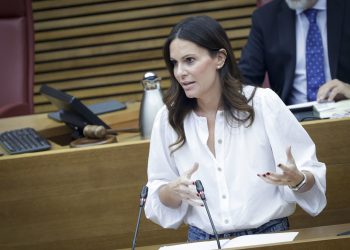 Beatriz Gascó: “Frente a los anuncios vacíos del Gobierno de Sánchez, el Consell de Pérez Llorca cumple con la educación pública”
