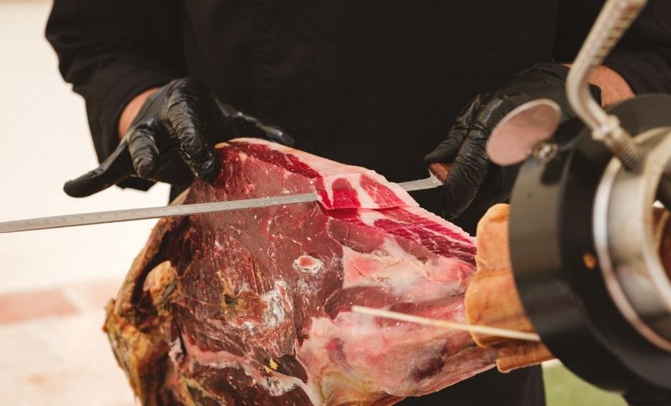 Alicante Gastronómica estrena un concurso profesional de corte de jamón