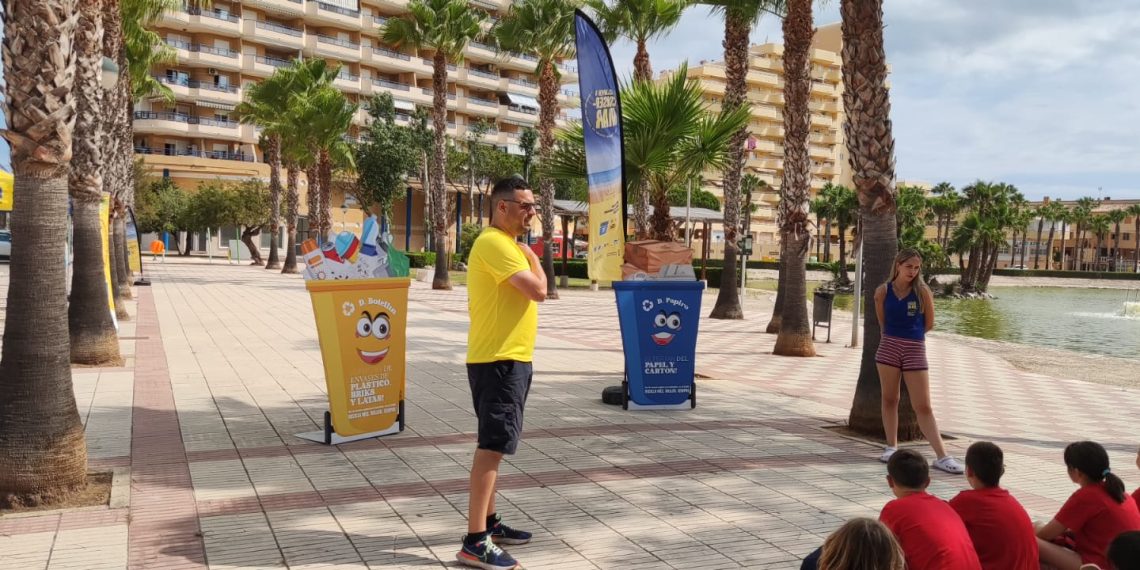 La campaña “Reciclar para ConserMar” conciencia a más de 10.000 personas en las playas valencianas