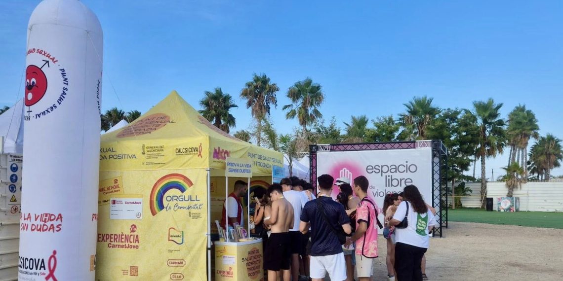 La Generalitat refuerza la prevención del VIH con puntos de salud sexual en festivales de música