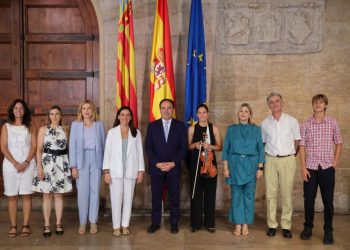 La violinista valenciana Cecilia Arnau recibe el reconocimiento de la Generalitat por su proyección internacional