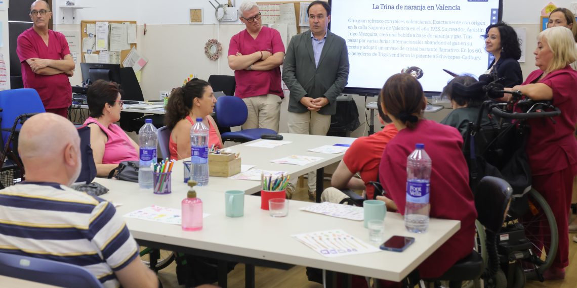 Pérez Llorca reafirma el compromiso del Consell con la atención integral a personas con daños cerebral adquirido