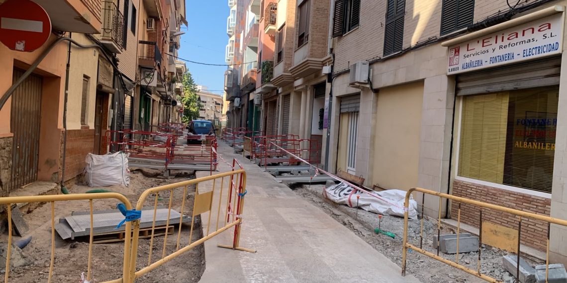 El PP reclama ayudas y más aparcamiento para los comercios afectados por las obras en l’Eliana