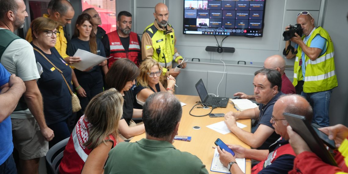 La Generalitat mantiene las medidas de confinamiento y evacuación establecidas en los municipios afectados por el incendio forestal de la Vall d’Uxó