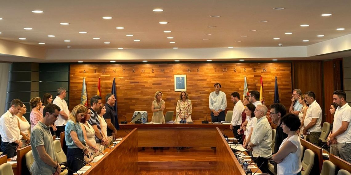 Torrent traslada su apoyo al pueblo venezolano tras los terremotos y recuerda a las víctimas de Metrovalencia