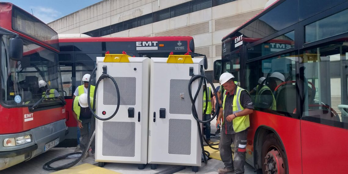 EMT inicia las obras que permitirán llenar de cargadores eléctricos el depósito Norte para la llegada de 222 autobuses