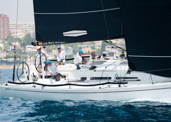 Pez de Abril toma el liderato del TabarcaVela tras una primera jornada marcada por el viento de levante