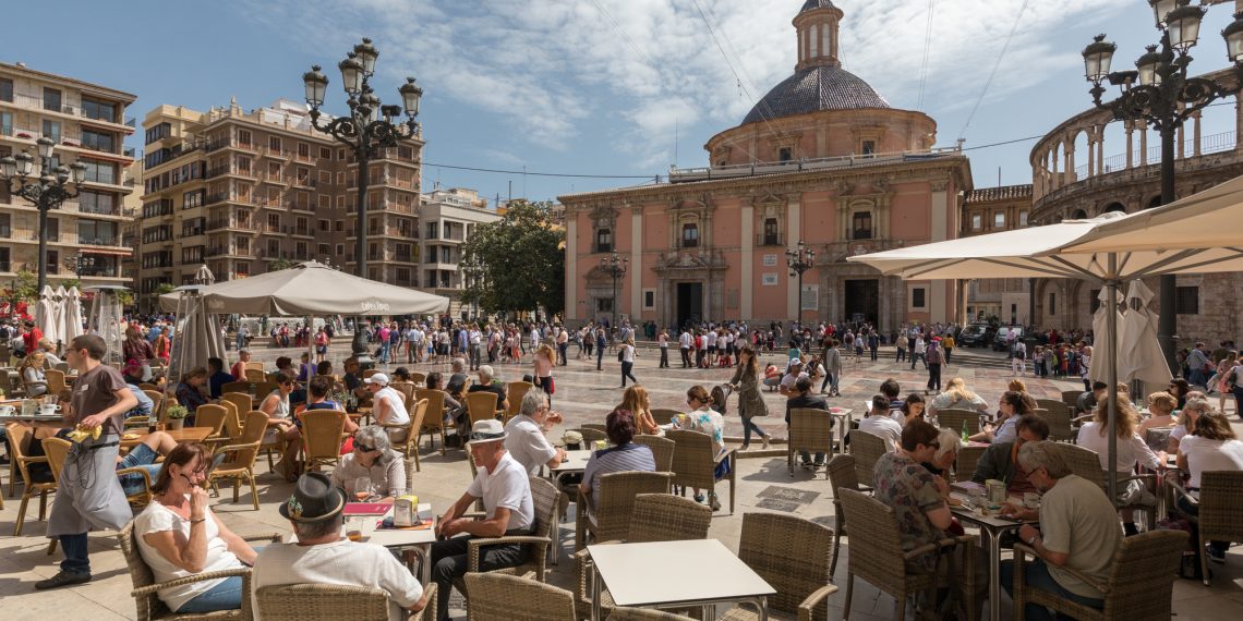 La Comunitat Valenciana lidera las previsiones de crecimiento turístico para el verano de 2026