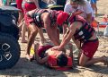 El Cabanyal pone a prueba su dispositivo de salvamento con el rescate simulado de dos bañistas