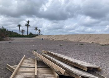 Los vecinos de Almardà, Corinto y Malvarrosa denuncian la falta de servicios tras las obras