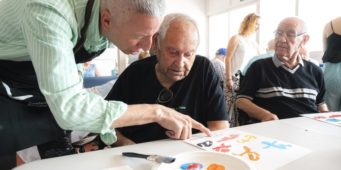 La Fundación Bancaja acerca la obra de Tàpies a las personas mayores con nuevos talleres didácticos
