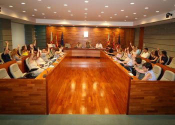 Torrent aprueba inversiones por más de 8,3 millones para colegios, servicios públicos y reducción de deuda