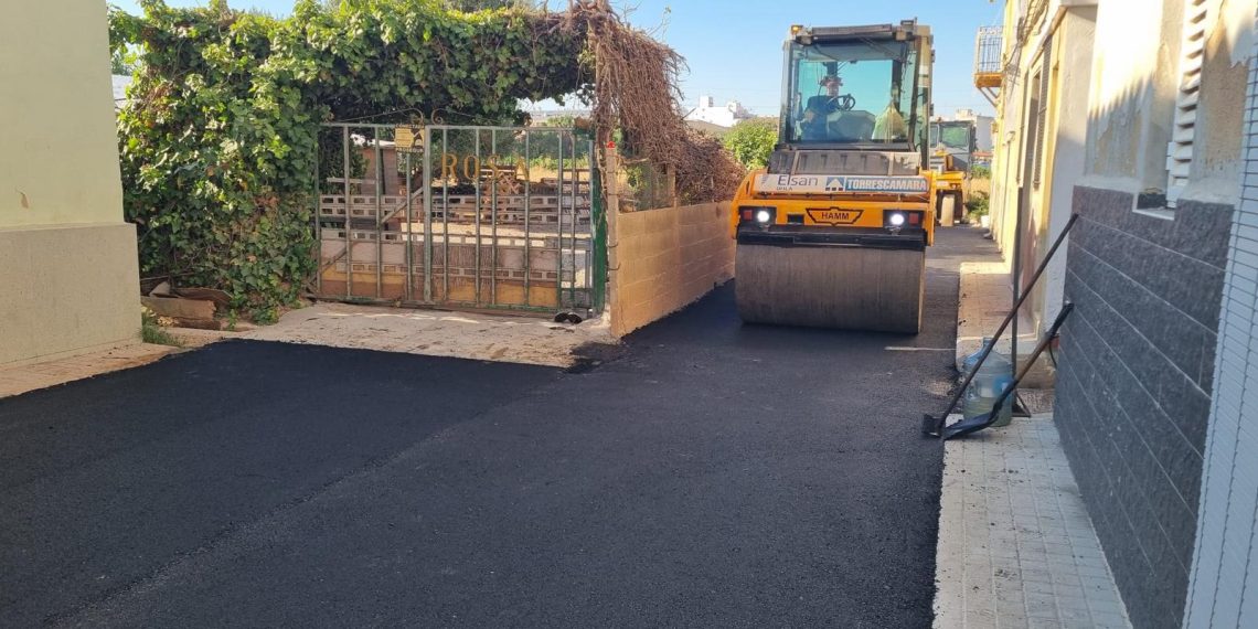 Valencia culmina el asfaltado de las últimas calles afectadas por la dana en Sant Jordi de La Torre