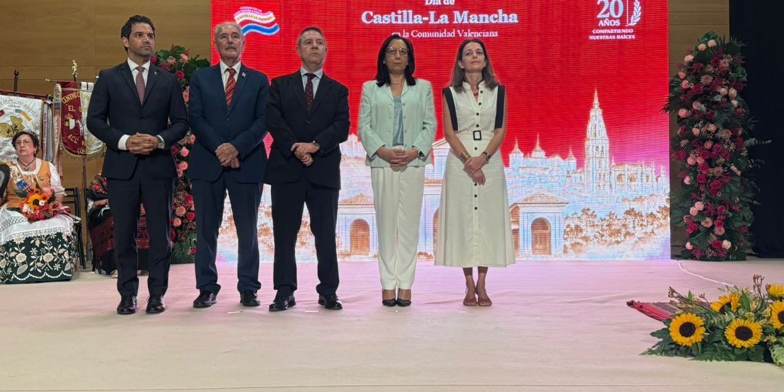 Paterna acoge el Día de Castilla-La Mancha con un reconocimiento a la integración y la convivencia