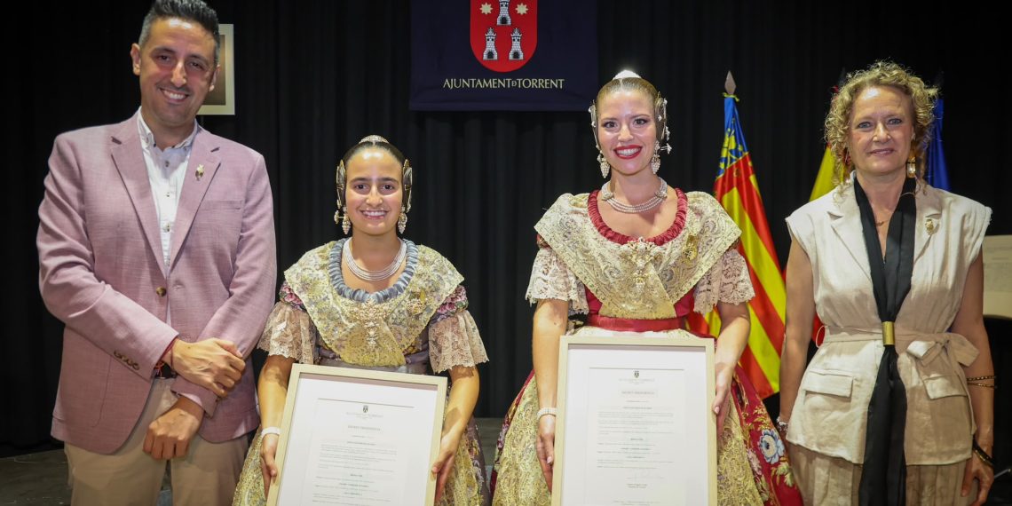 Amparo Taberner Moncholí y Carla Simó Mollá son proclamadas oficialmente Fallera Mayor y Fallera Mayor Infantil de Torrent 2027