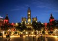 Valencia se vuelca con la Selección: pantalla gigante, edificios iluminados y un amplio dispositivo de seguridad