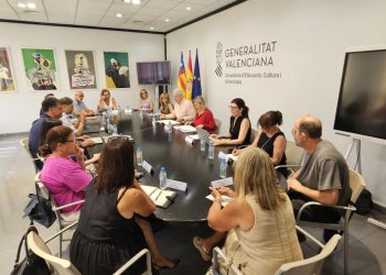 Educación recupera la Mesa de Directoras y Directores y plantea crear equipos territoriales de apoyo